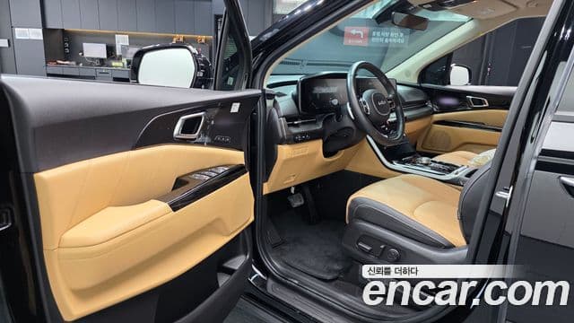 Kia Carnival 2022 — фото 9 из 20