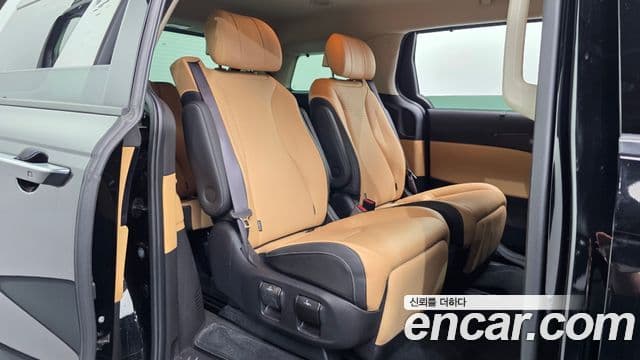 Kia Carnival 2022 — фото 10 из 20