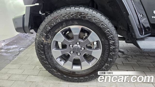 Jeep Wrangler 2020 — ფოტო 5/20