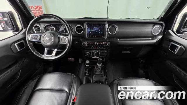 Jeep Wrangler 2020 — ფოტო 7/20