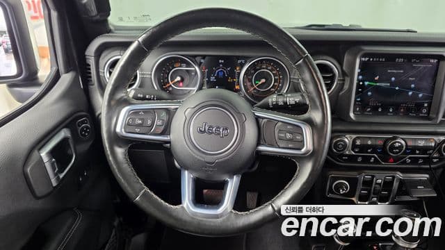 Jeep Wrangler 2020 — ფოტო 13/20