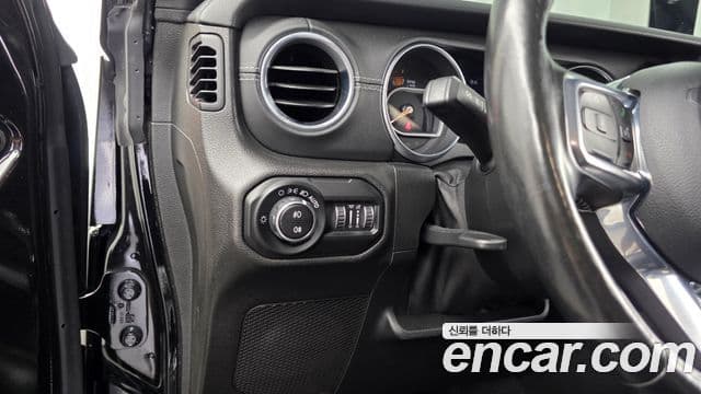 Jeep Wrangler 2020 — ფოტო 16/20