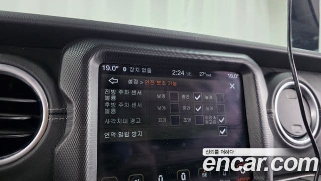Jeep Wrangler 2020 — ფოტო 19/20