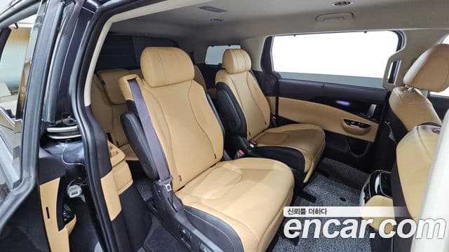 Kia Carnival 2023 — фото 11 из 20