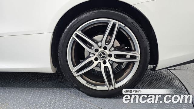 Mercedes-Benz E-Class 2020 — Photo 25/33