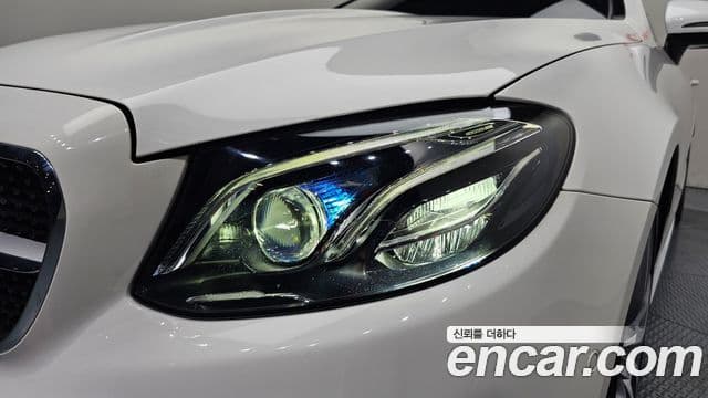 Mercedes-Benz E-Class 2020 — Photo 26/33