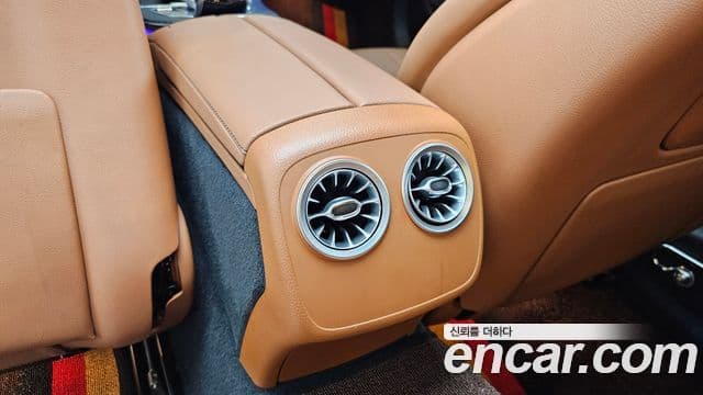 Mercedes-Benz E-Class 2020 — Photo 14/33