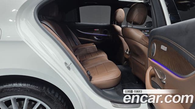 Mercedes-Benz E-Class 2022 — Şəkil 11/20