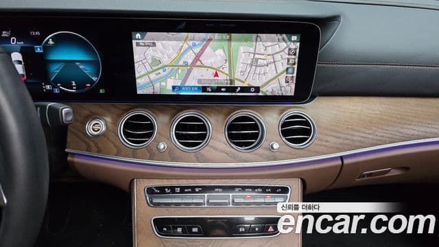 Mercedes-Benz E-Class 2022 — Şəkil 13/20
