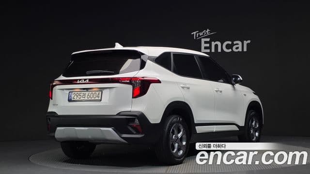 Kia Seltos 2023 — ფოტო 2/20