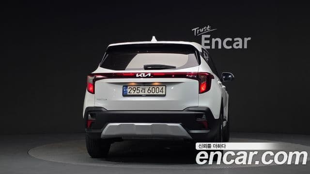 Kia Seltos 2023 — ფოტო 4/20