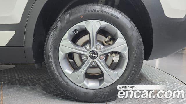 Kia Seltos 2023 — ფოტო 5/20