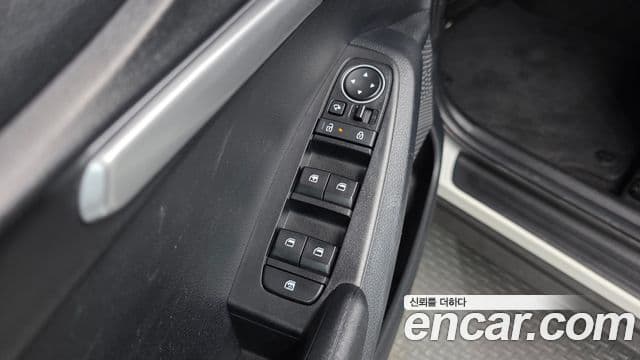 Kia Seltos 2023 — ფოტო 11/20