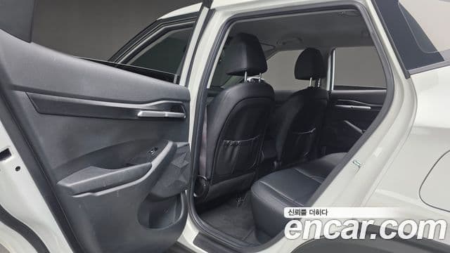 Kia Seltos 2023 — ფოტო 17/20