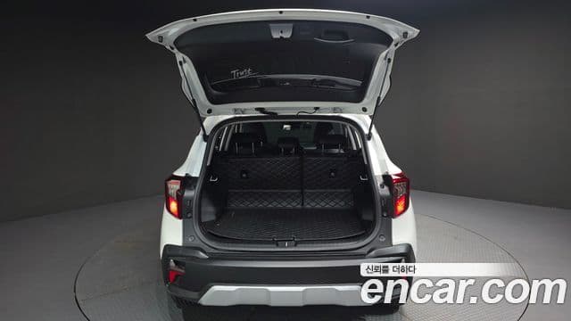 Kia Seltos 2023 — ფოტო 19/20