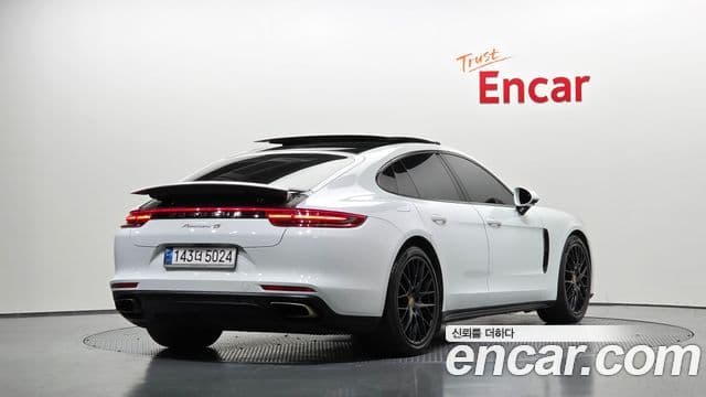 Porsche Panamera 2018 — ფოტო 2/20