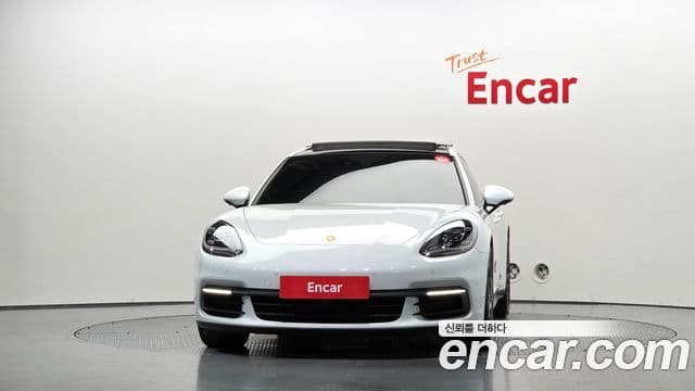 Porsche Panamera 2018 — ფოტო 3/20