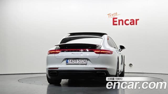 Porsche Panamera 2018 — ფოტო 4/20