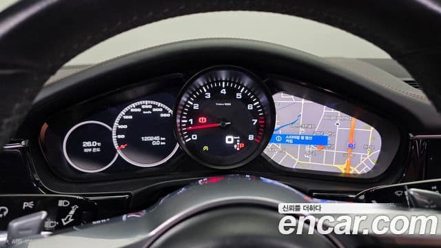Porsche Panamera 2018 — ფოტო 8/20