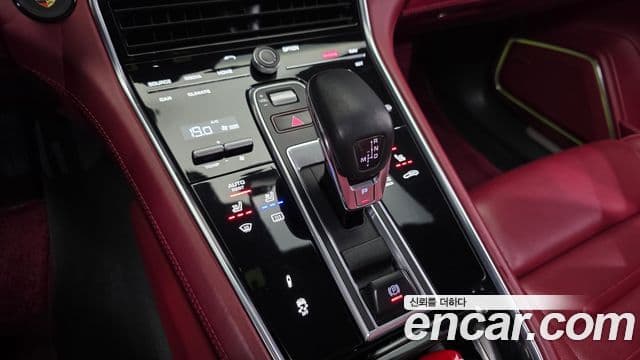 Porsche Panamera 2018 — ფოტო 9/20