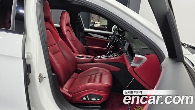 Porsche Panamera 2018 — ფოტო 11/20