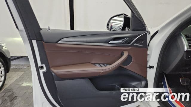 BMW X4 2023 — Photo 34/36