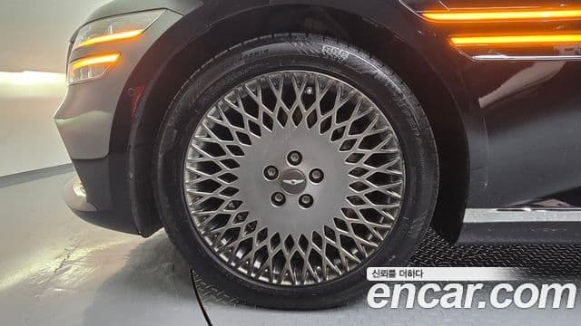 Genesis Electrified G80 2022 — ფოტო 5/20