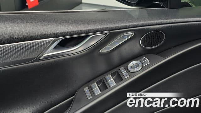 Genesis Electrified G80 2022 — ფოტო 19/20