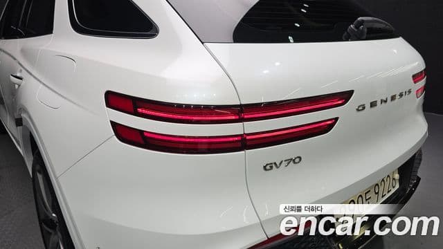 Genesis GV70 2023 — Photo 25/31