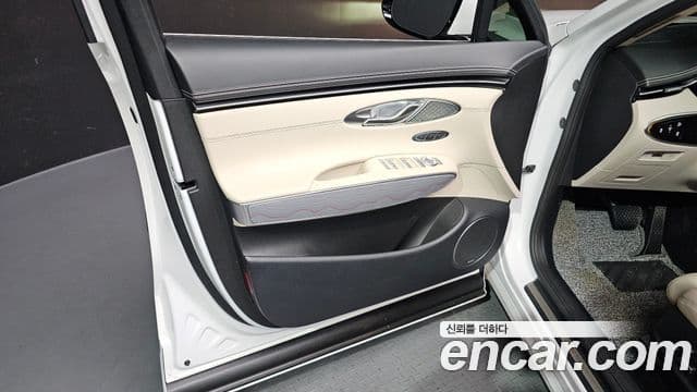 Genesis GV70 2023 — Photo 15/31