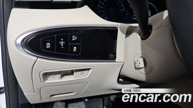 Genesis GV70 2023 — Photo 17/31