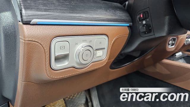 Mercedes-Benz GLE-Class 2024 — Photo 23/38