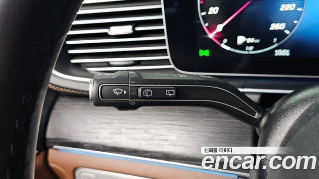Mercedes-Benz GLE-Class 2024 — Photo 3/38
