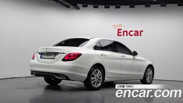 Mercedes-Benz C-Class 2019 — ფოტო 2/20