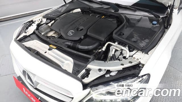 Mercedes-Benz C-Class 2019 — ფოტო 6/20