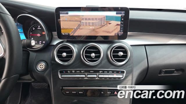 Mercedes-Benz C-Class 2019 — ფოტო 14/20