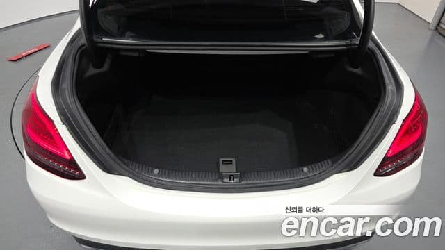 Mercedes-Benz C-Class 2019 — ფოტო 20/20
