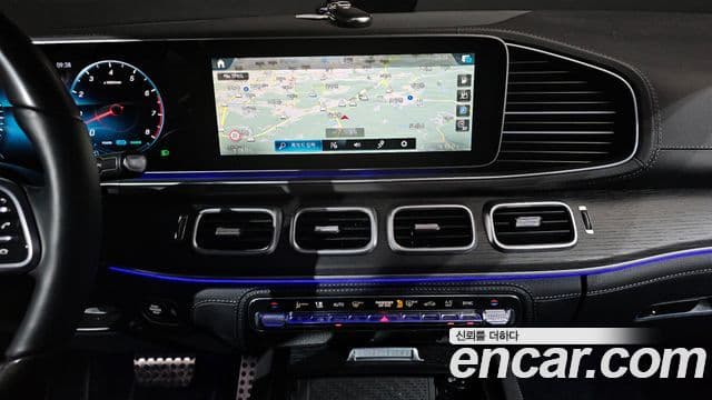 Mercedes-Benz GLS-Class 2023 — Photo 12/21