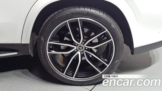 Mercedes-Benz GLS-Class 2023 — Photo 21/21