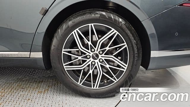 Genesis G90 2022 — Photo 20/31