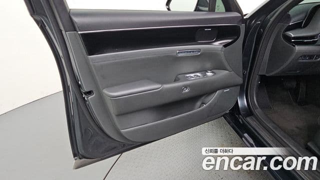 Genesis G90 2022 — Photo 24/31
