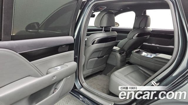 Genesis G90 2022 — Photo 31/31