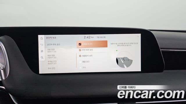 Genesis G90 2022 — Photo 14/31
