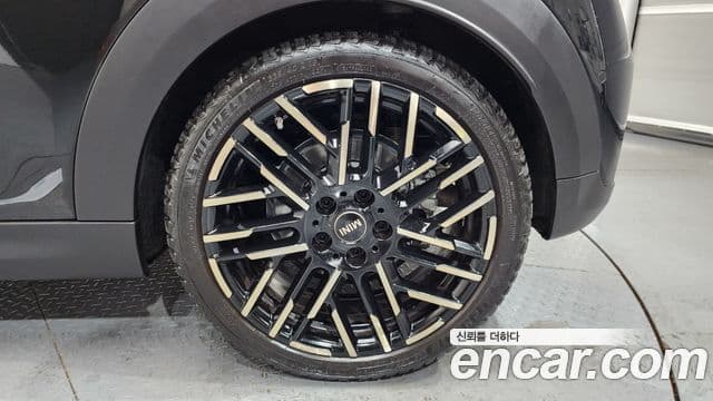 Mini Cooper S 2025 — Photo 6/31