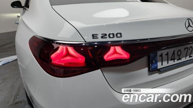 Mercedes-Benz E-Class 2024 — Photo 25/31