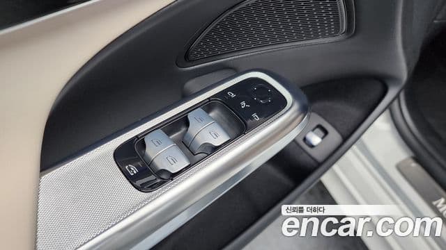 Mercedes-Benz E-Class 2024 — Photo 20/31