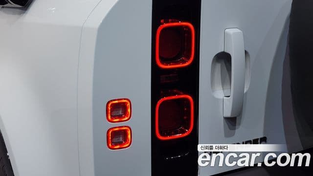 Land Rover Defender 2022 — ფოტო 34/37