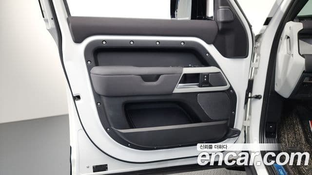 Land Rover Defender 2022 — ფოტო 3/37