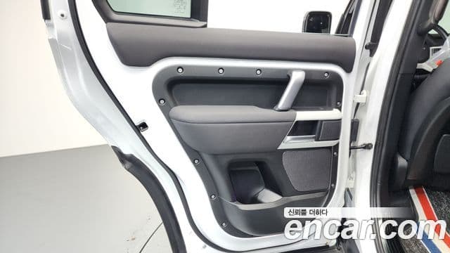 Land Rover Defender 2022 — ფოტო 35/37
