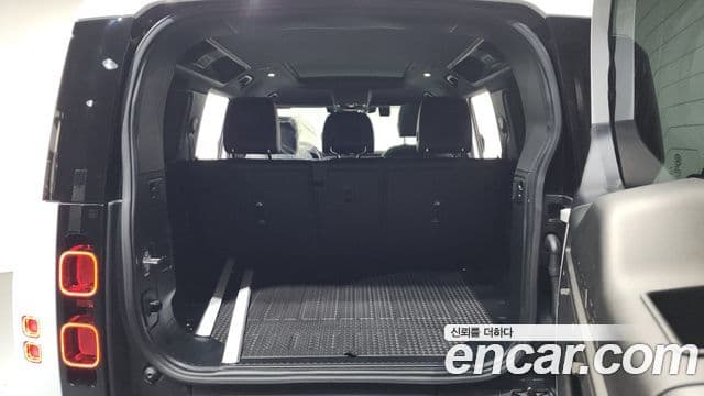 Land Rover Defender 2022 — ფოტო 11/37